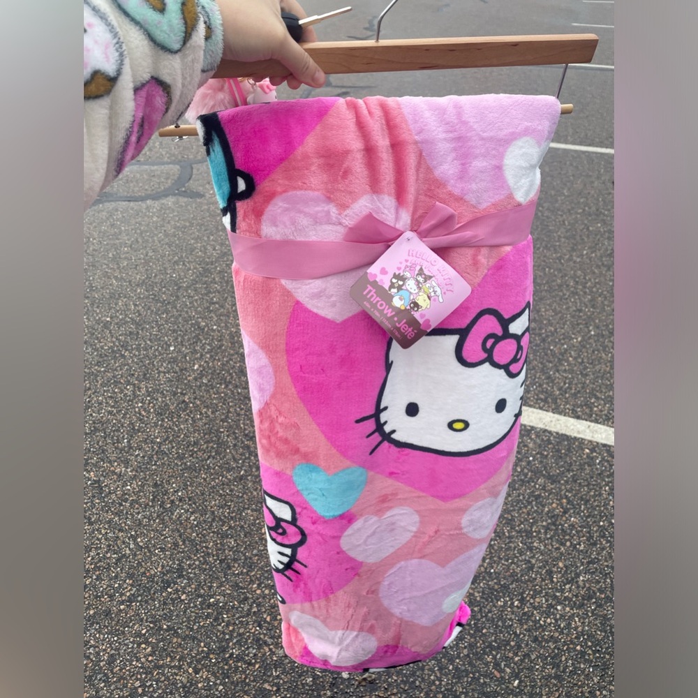 Hello Kitty Valentine’s Day blanket